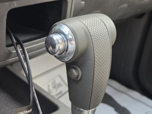 Used 2013 Nissan Frontier SV image 21