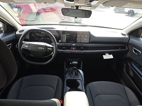 New 2025 Kia K4 LX image 12
