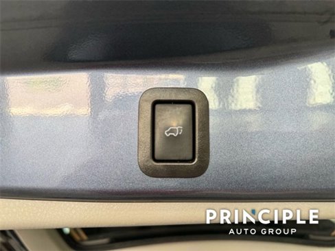 Used 2018 Toyota Highlander Limited image 17