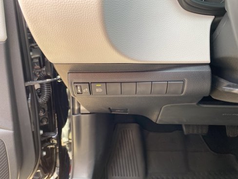 Certified 2024 Toyota Corolla SE image 10