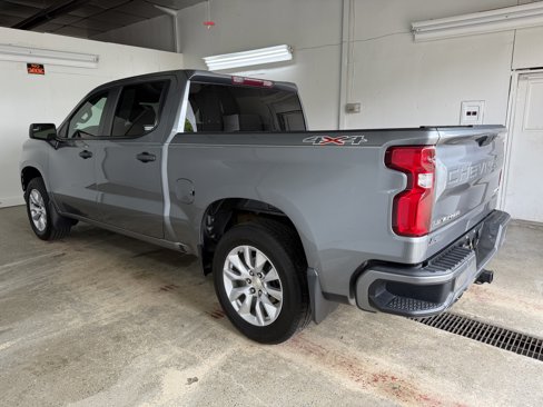 Used 2020 Chevrolet Silverado 1500 Custom w/ Custom Value Package image 4