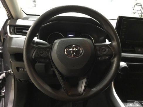 Used 2021 Toyota RAV4 LE image 29