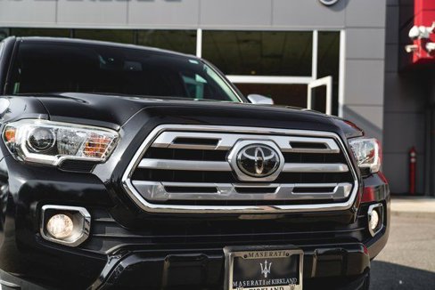 Used 2019 Toyota Tacoma Limited image 2