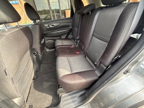 Used 2020 Nissan Rogue SV w/ Premium Package image 16