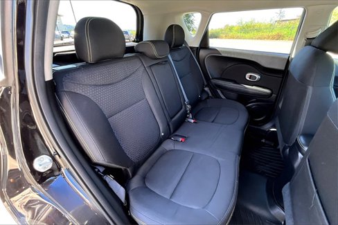 Used 2015 Kia Soul + image 25