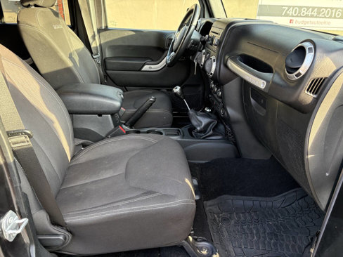 Used 2017 Jeep Wrangler Unlimited Sahara w/ Dual Top Group image 28