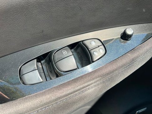 Used 2013 Nissan Leaf SV image 17