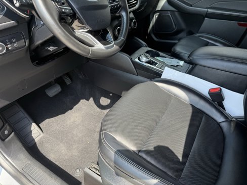 Used 2022 Ford Escape SEL image 19