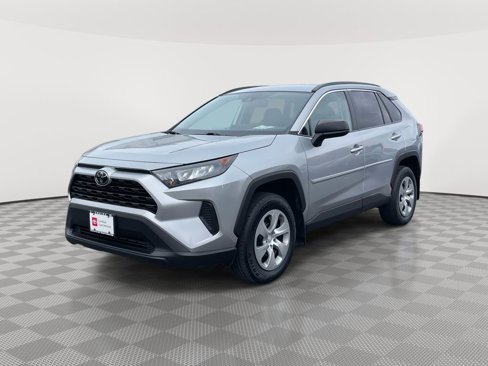 Used 2021 Toyota RAV4 LE image 3