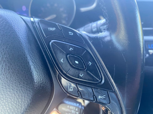 Used 2018 Toyota C-HR XLE image 16