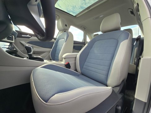 New 2025 Volkswagen Jetta SE image 23
