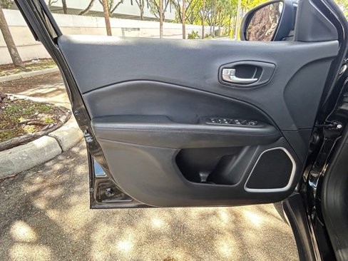 Used 2021 Jeep Compass Latitude image 30