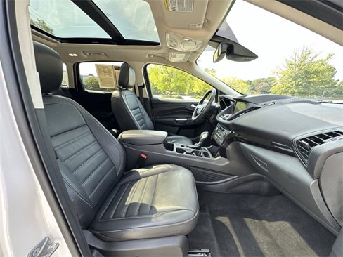 Used 2019 Ford Escape Titanium image 27