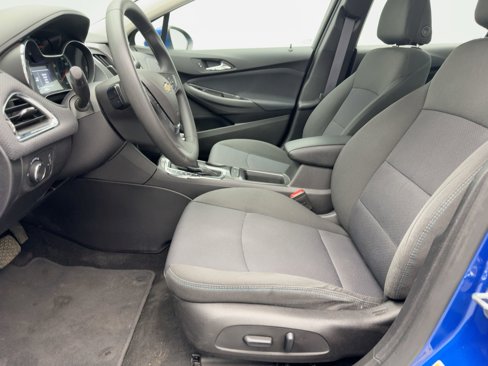 Used 2017 Chevrolet Cruze LT w/ Convenience Package image 5
