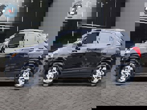 Used 2019 Chevrolet Trax LS image 2