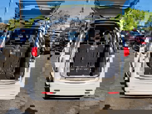 Used 2020 Chrysler Voyager L image 20