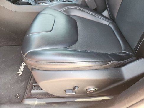 Used 2019 Jeep Cherokee Latitude Plus image 27