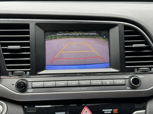 Used 2017 Hyundai Elantra Limited image 10