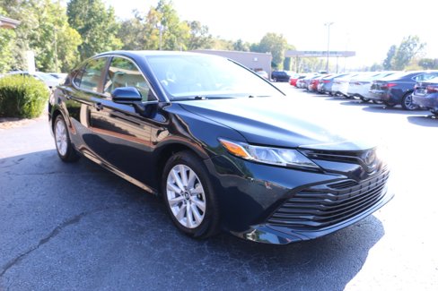 Used 2019 Toyota Camry LE image 10