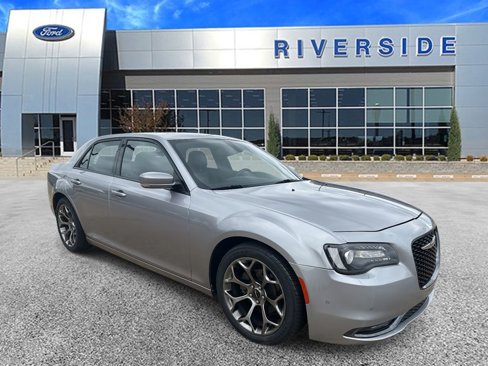 Used 2018 Chrysler 300 S w/ 300S Premium Group image 3