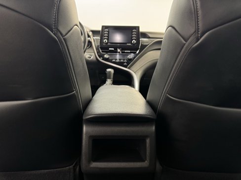 Used 2021 Toyota Camry SE w/ Cold Weather Package image 30