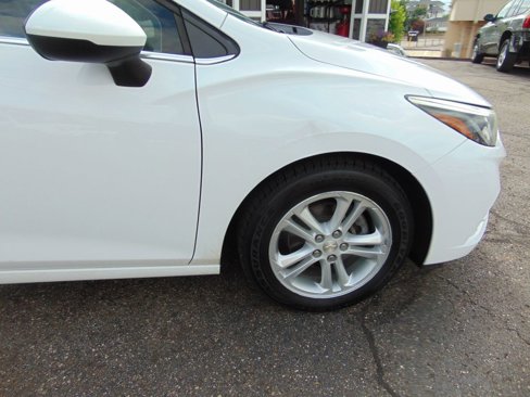 Used 2017 Chevrolet Cruze LT image 11