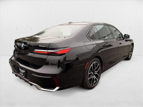 Used 2024 BMW 740i image 7