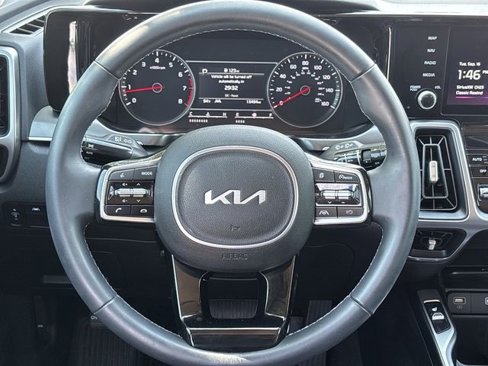 Used 2023 Kia Sorento S image 11