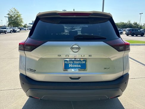 Used 2023 Nissan Rogue SV image 4