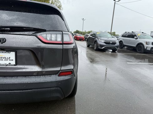 Used 2023 Jeep Cherokee Altitude Lux image 32
