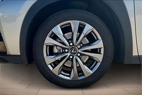 Used 2019 Lexus UX 200 image 9