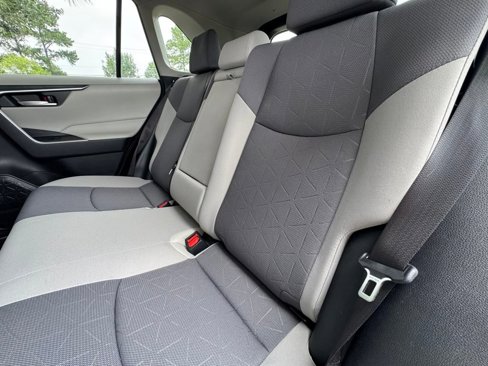 Used 2020 Toyota RAV4 XLE image 13