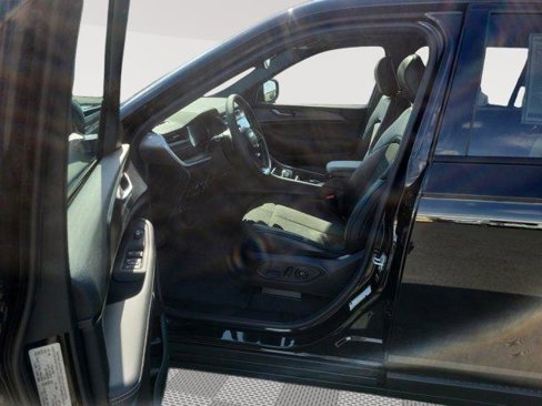 New 2025 Jeep Grand Cherokee L Altitude image 9