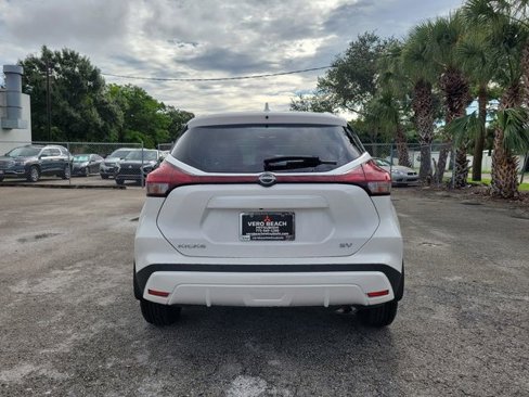 Used 2023 Nissan Kicks SV image 5