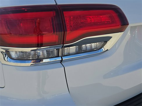 Used 2021 Jeep Grand Cherokee Laredo image 36