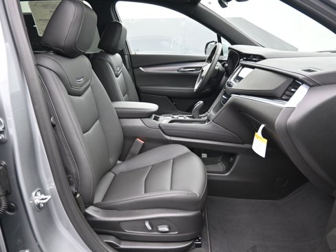 New 2025 Cadillac XT6 Luxury image 13