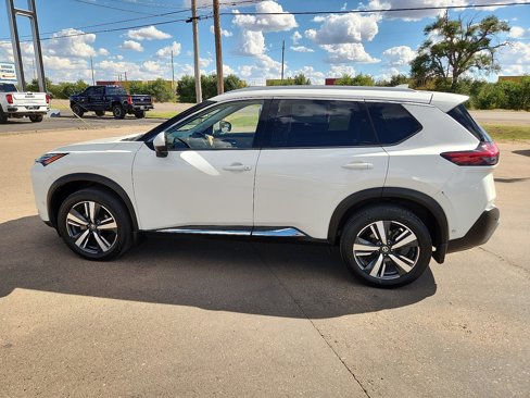 Used 2021 Nissan Rogue Platinum image 2
