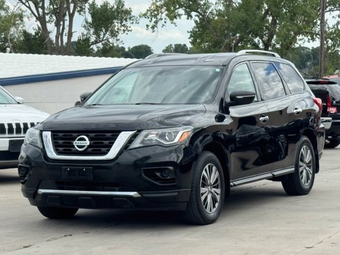 Used 2018 Nissan Pathfinder S image 1