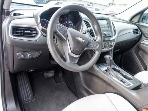 Used 2018 Chevrolet Equinox LS image 2