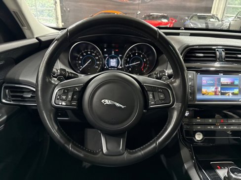 Used 2018 Jaguar XE Premium image 66