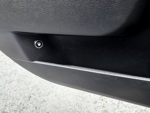 Used 2016 Chrysler 300 Limited image 14