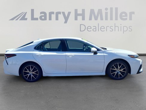 Used 2024 Toyota Camry SE image 7