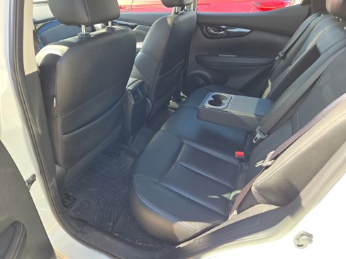 Used 2017 Nissan Rogue Sport SL w/ SL Premium Package image 6