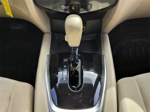 Used 2015 Nissan Rogue S image 14