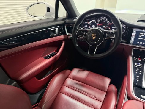 Used 2018 Porsche Panamera image 32