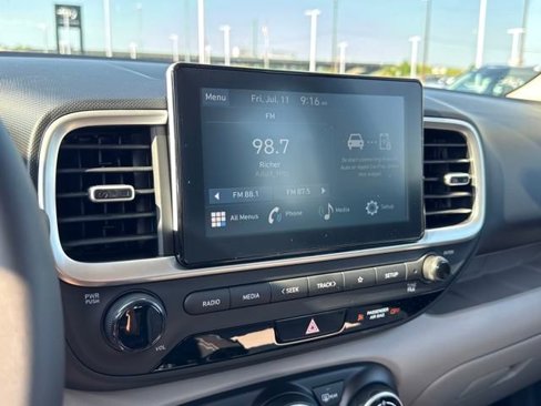 New 2025 Hyundai Venue SEL image 18