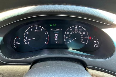 Used 2013 Hyundai Genesis 3.8 w/ Technology Pkg image 17