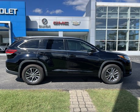 Used 2017 Toyota Highlander SE image 4