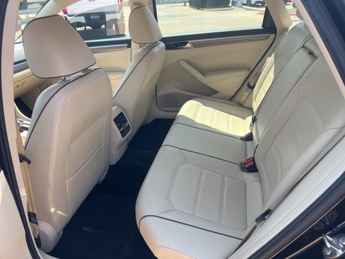 Used 2018 Volkswagen Passat 2.0T SE image 11