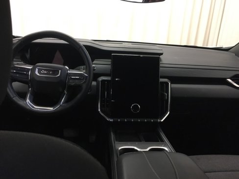 Used 2025 GMC Acadia Elevation image 18